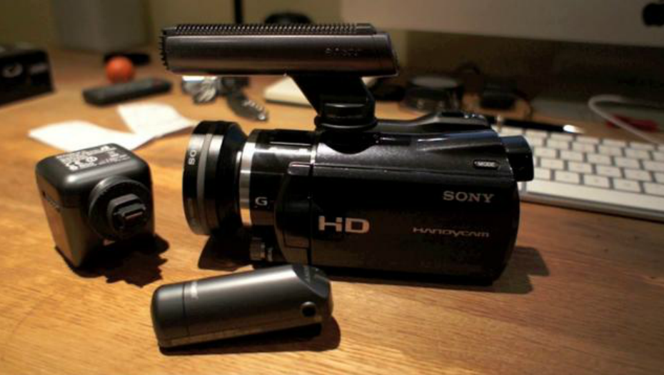 [Vente] Camescope Sony XR550ve état neuf plus accessoires