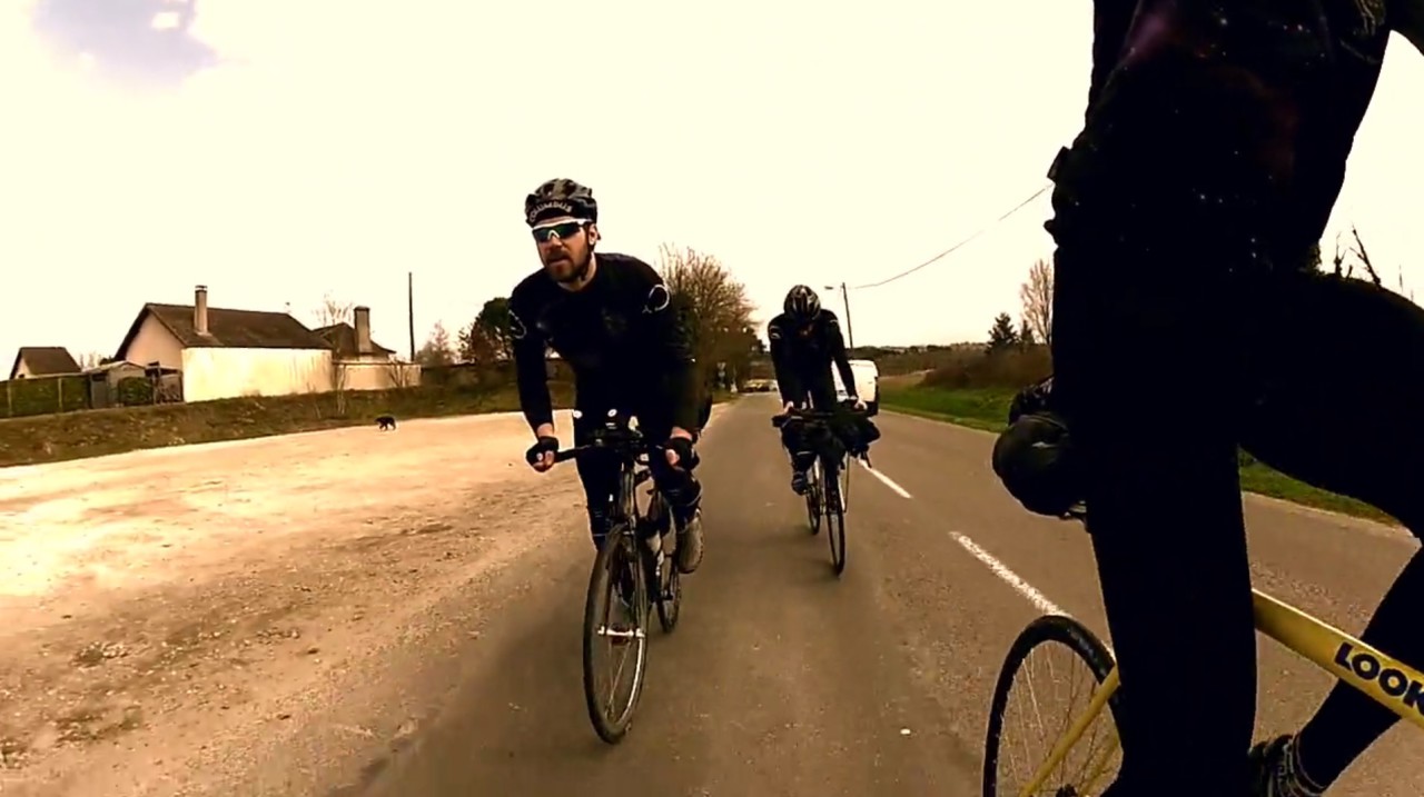 La Team CXNDO se fait un Toulouse Paris en pignon fixe