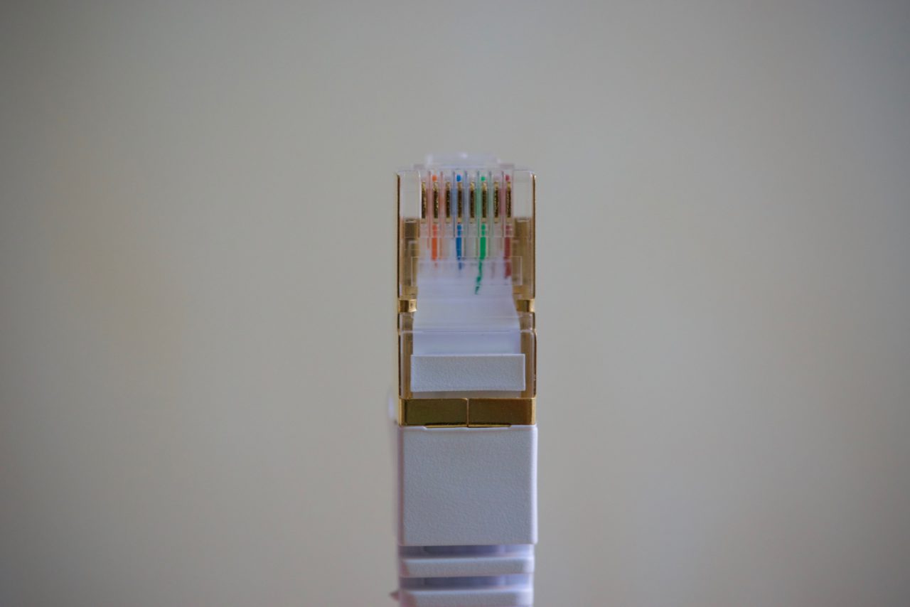 Câbles RJ45 - guide des catégories, blindages, et performances