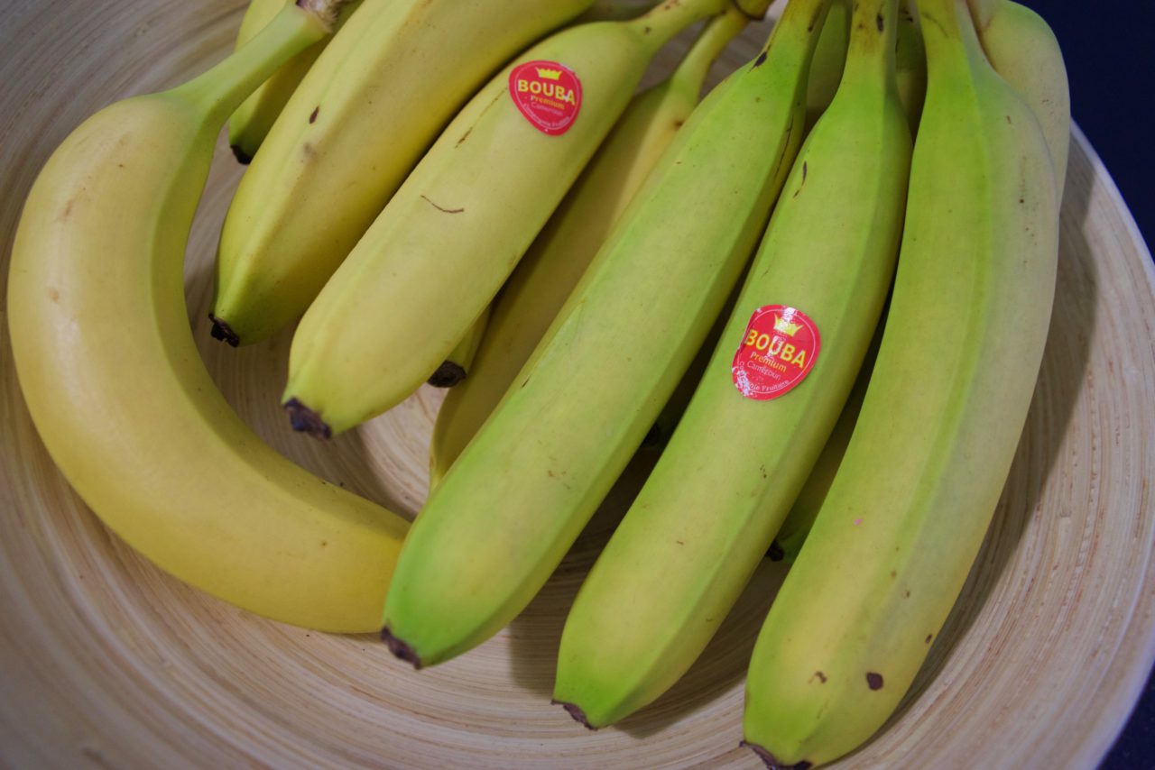 Comment faut-il ouvrir, éplucher une banane - méthode primate