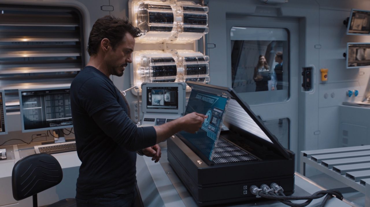 Les boîtes blanches du labo de "The Avengers" avec Tony Stark