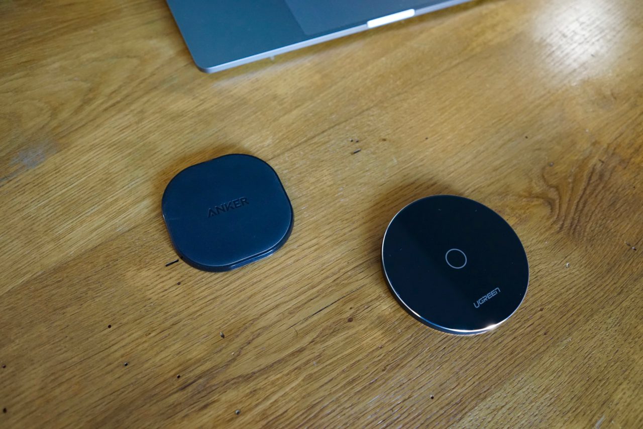Test et comparatif de deux chargeurs Qi à induction à moins de 20 EUR