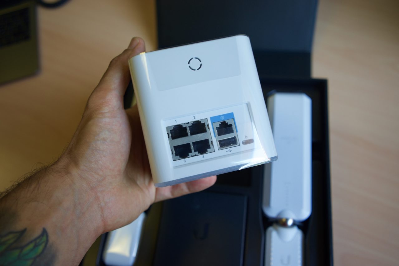 UniFi AmpliFi ports RJ45