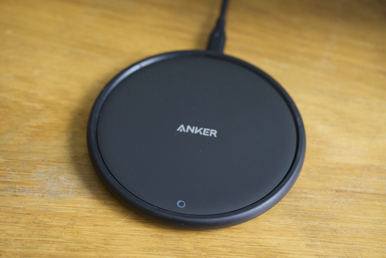 Anker PowerWave Pad dessus