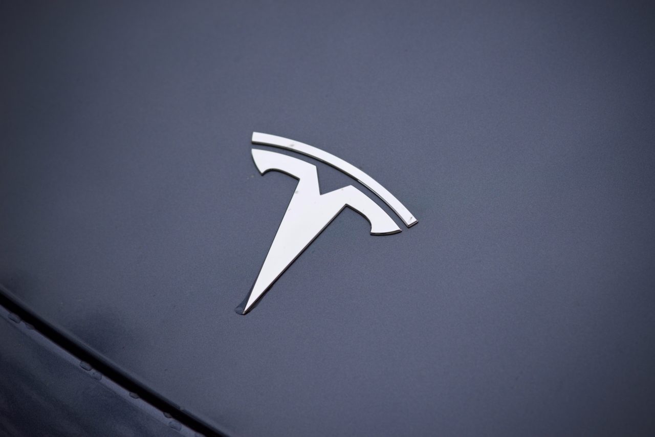 tesla logo capot