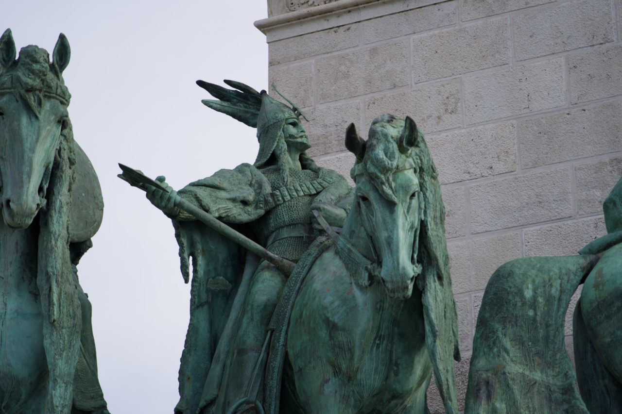 heroes square statue