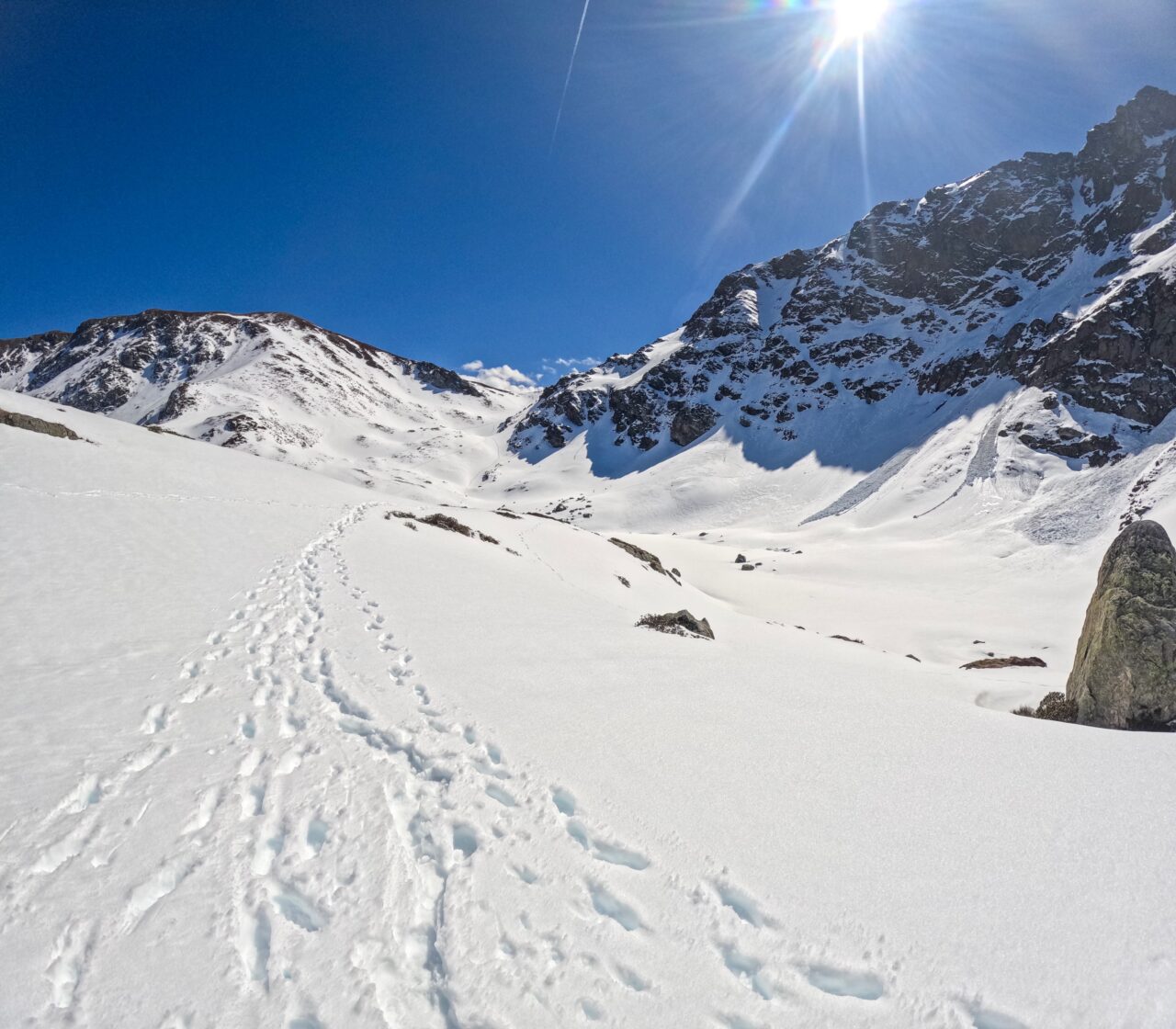 etang bleu ariege neige