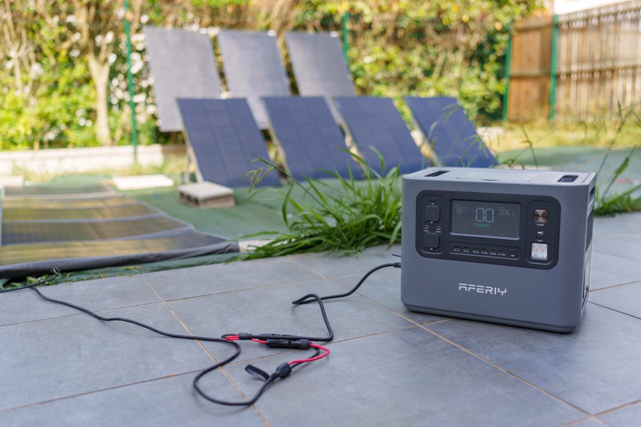 J'ai testé la  batterie AFERIY P210 et les panneaux souples S400