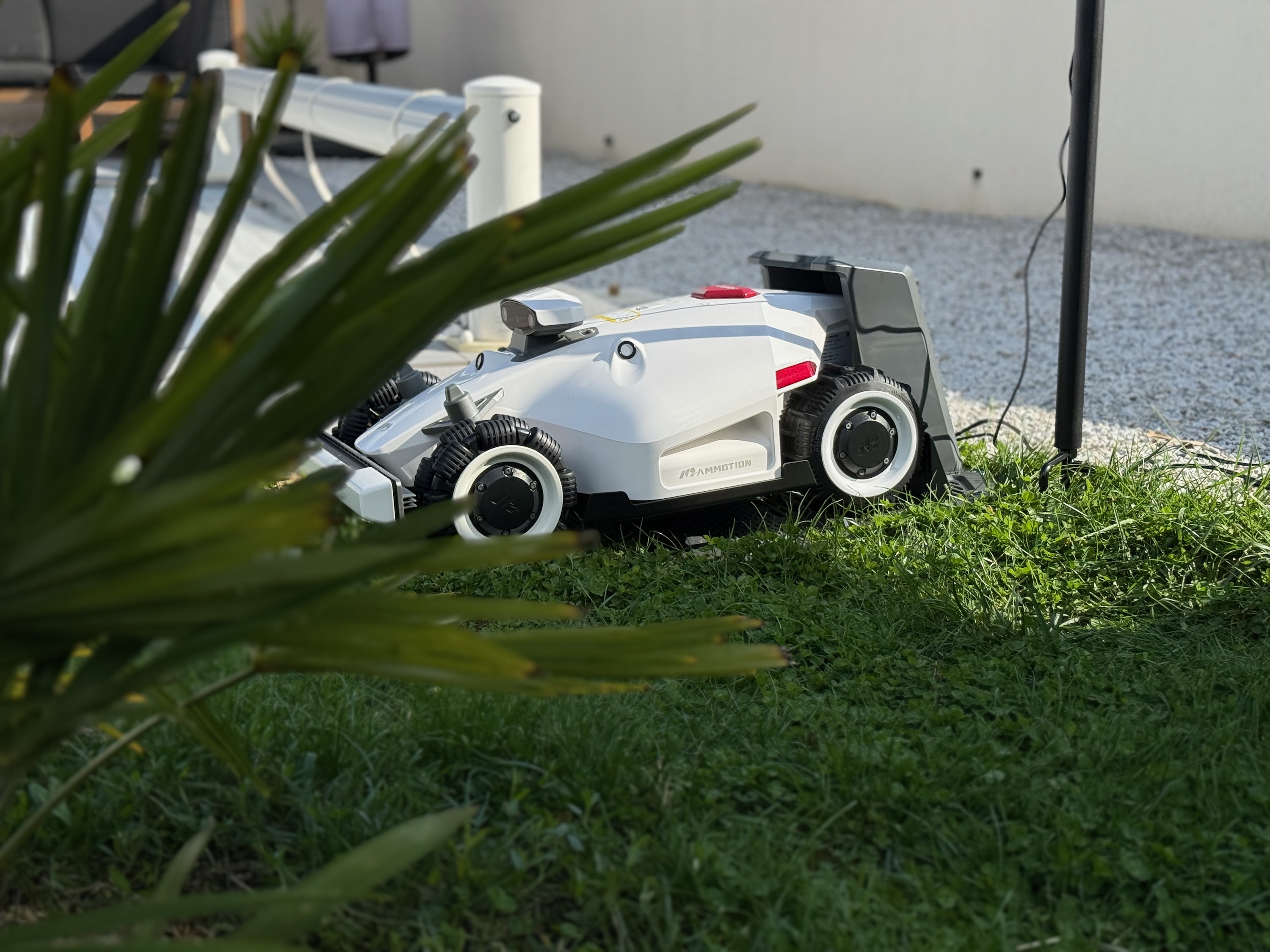 Mammotion Luba 2 : un robot-tondeuse incroyable !