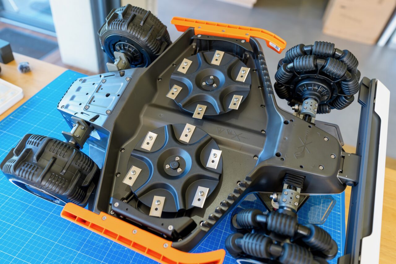 dessous robot mammotion luba 3 AWD lames dessous robot mammotion luba 3 AWD lames