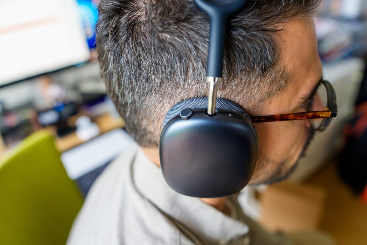 digital crown airpods max digital crown airpods max