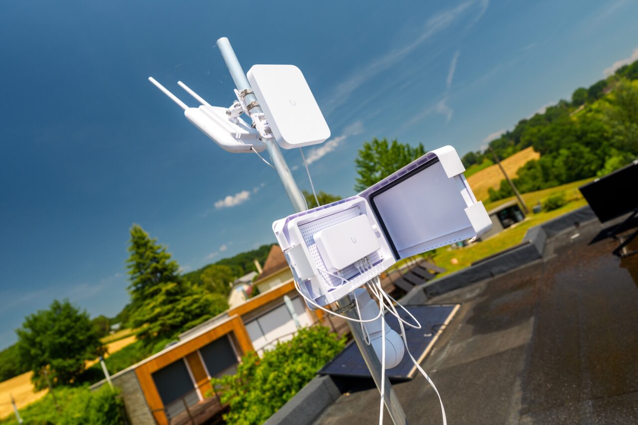 unifi lokan toit antenne 5G camera borne U7
