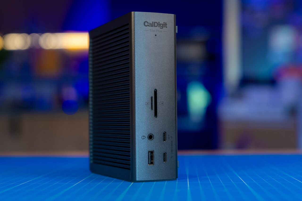 CalDigit TS5 Plus vertical CalDigit TS5 Plus vertical