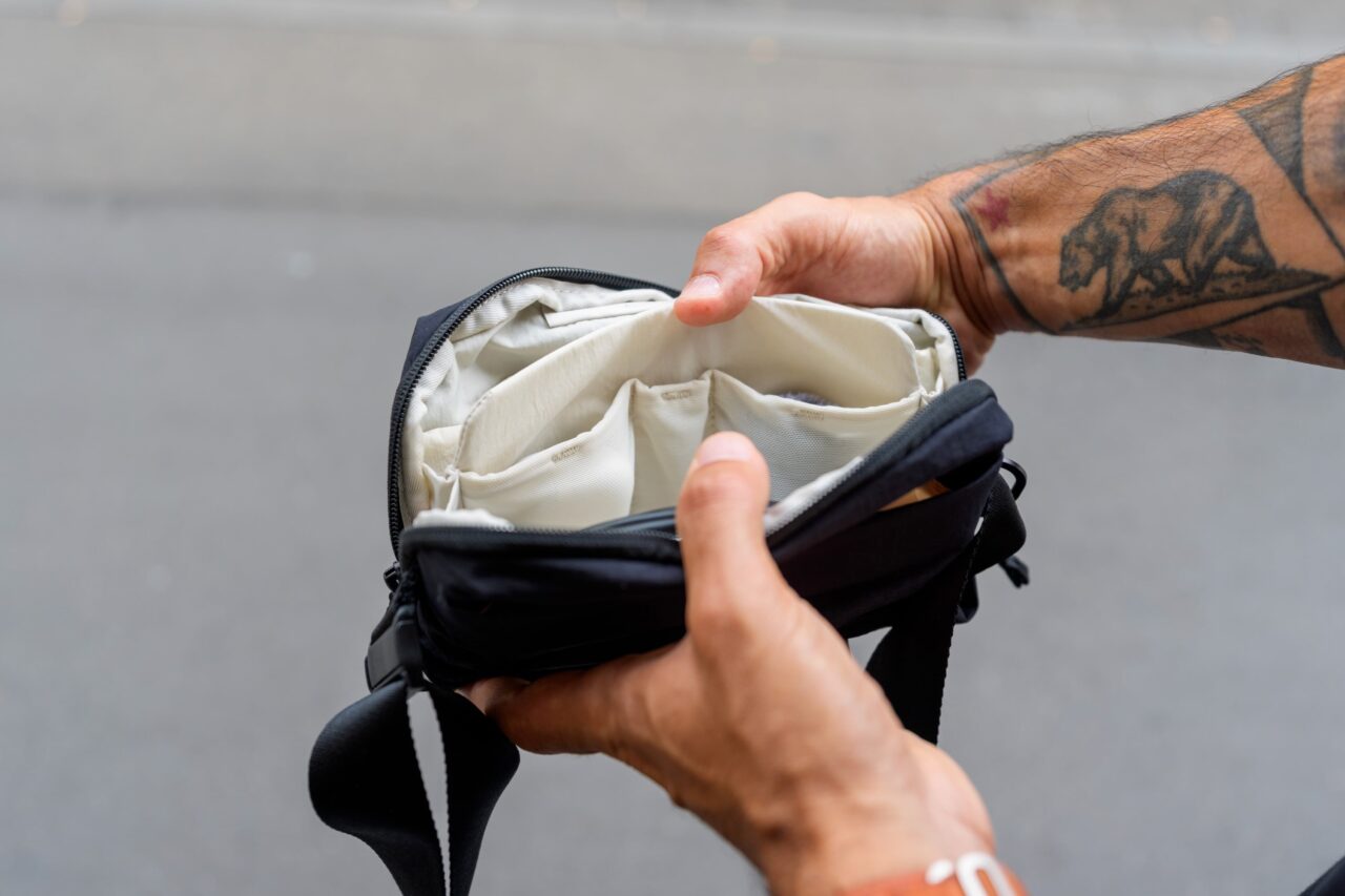city sling 2L mesh pouch Petites poches en filet à l'intérieur de la Peak Design City Sling 2L