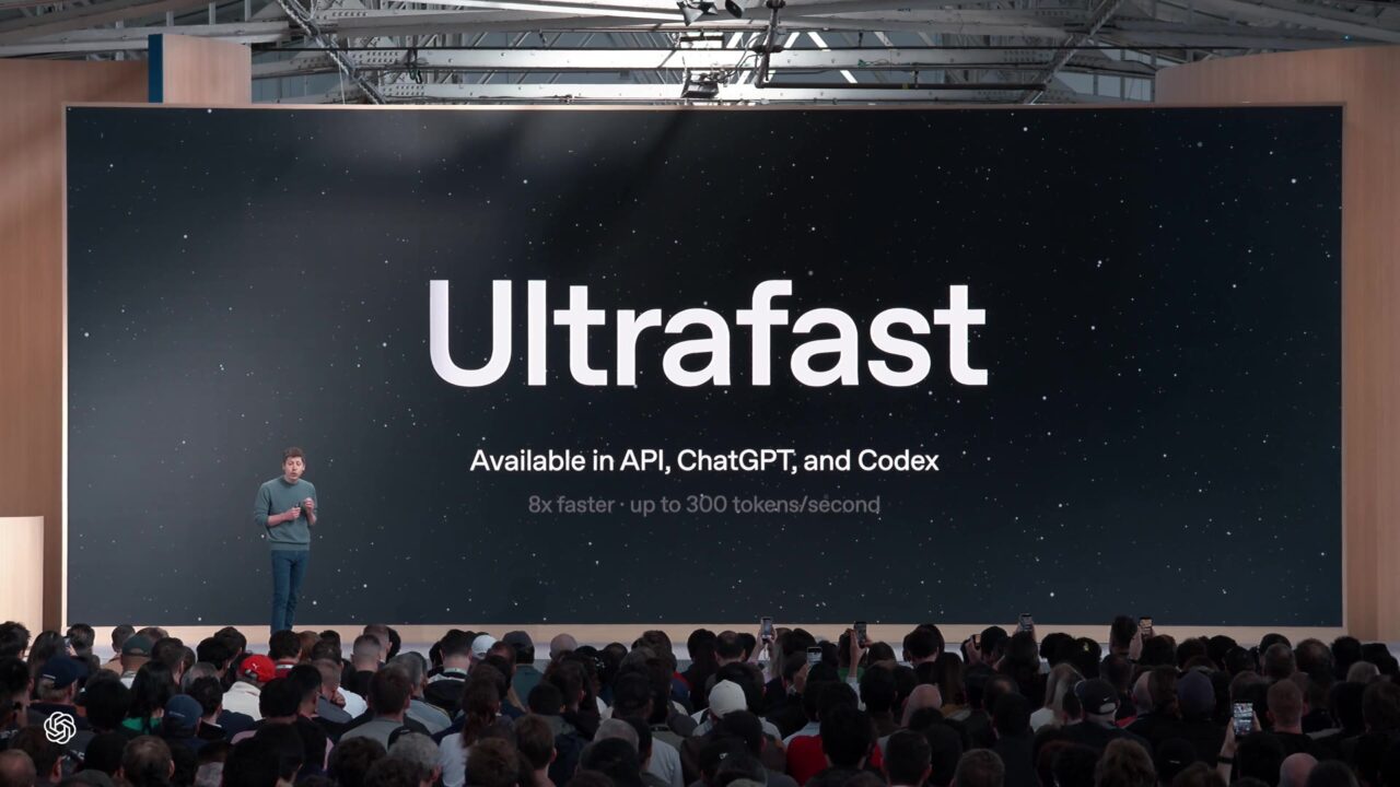 Scène de l’OpenAI DevDay 2026 avec une diapositive annonçant le mode Ultrafast.