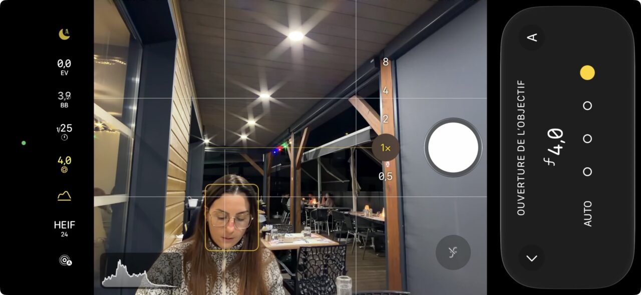 App Caméra réglée sur f/4 la nuit, avec des halos en étoile autour des lampes